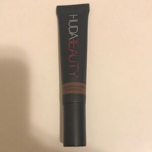 Huda Beauty Overachiever Concealer - Chocolate Chip